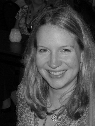 BIO PIC Make Art That Sells Alumni success 'spotlight' interview with Emma McGowan