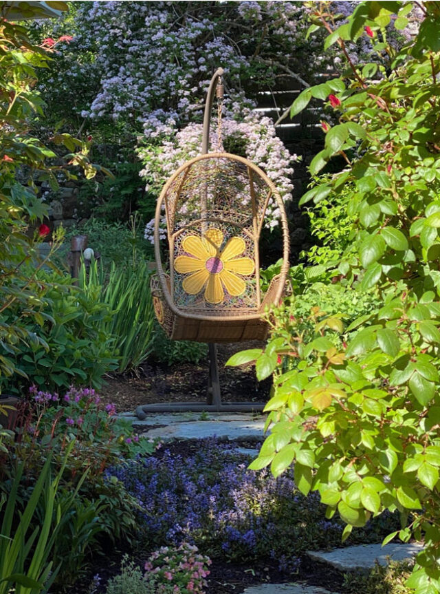 gardenview Make Art That Sells Get your Day 2 of your FREE children’s book illustration assignment from art agent Lilla!